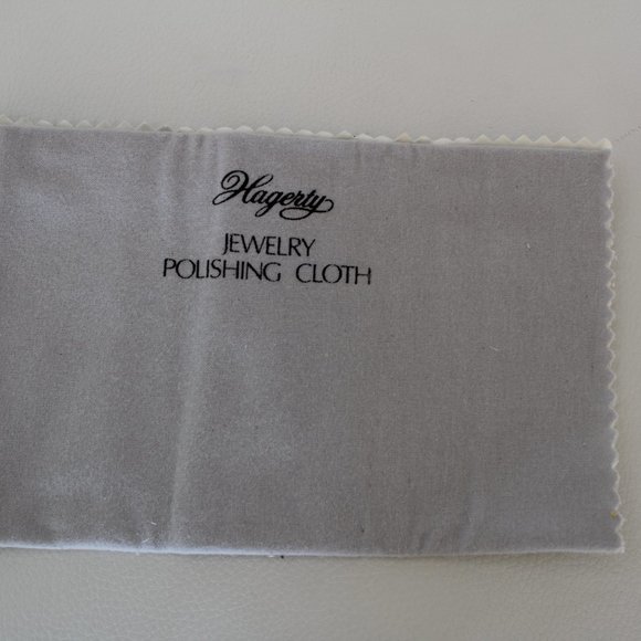 Hagerty 15700 Jewelry Polishing Cloth size 12 X 15" - Picture 4 of 4